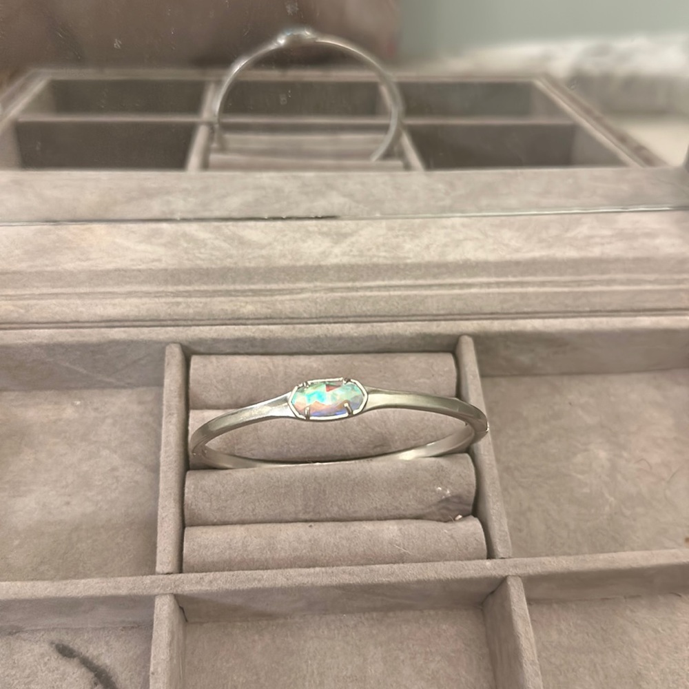 DISCOUNTED Kendra Scott clasp bangle bracelet
